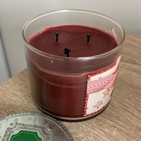 White Barn Cinnamon & Clove Buds Scented Candle - Picture 4 of 6